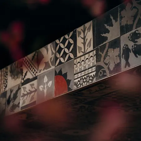 Carbon Hotel-3